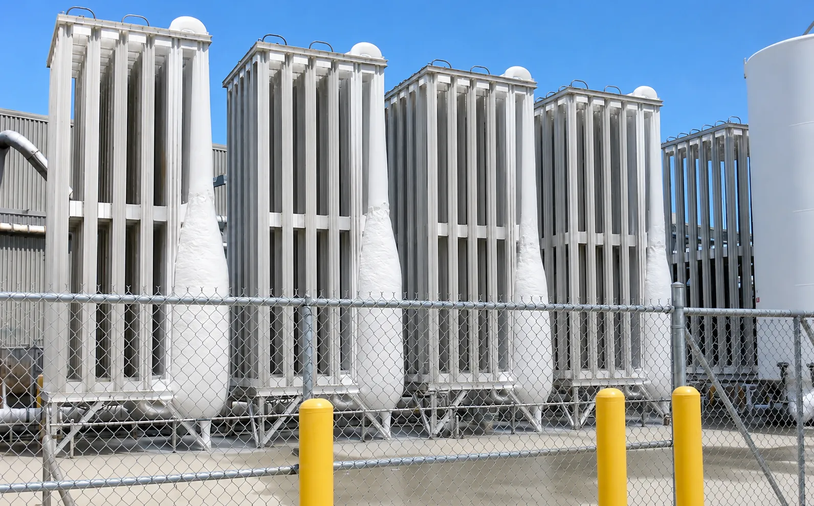 Frost forming on the fins of an operating FWM ambient air vaporizer in cryogenic service